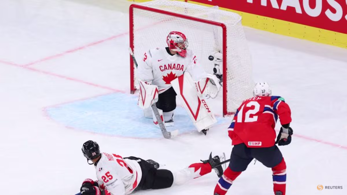 Ice hockey-Norway stun Canada to win sensational bronze at world championship