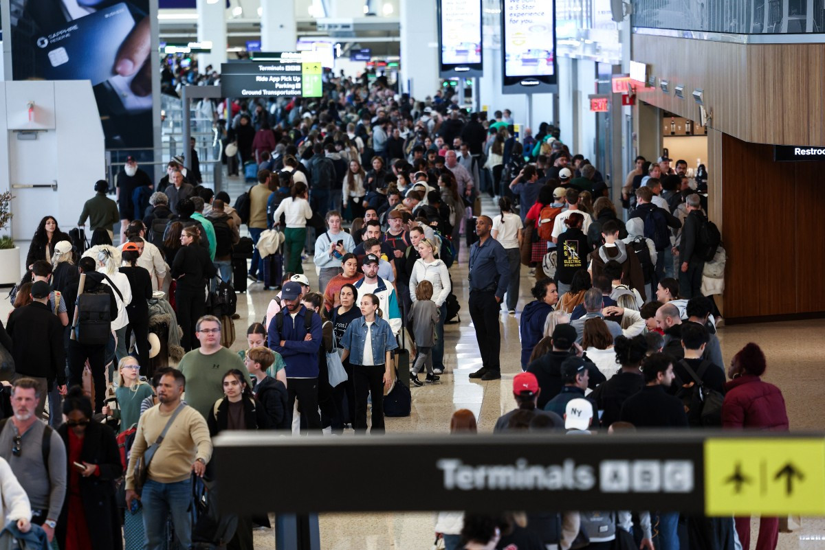 US draws up plans to halt immigration, customs processing at 'sanctuary city' airports