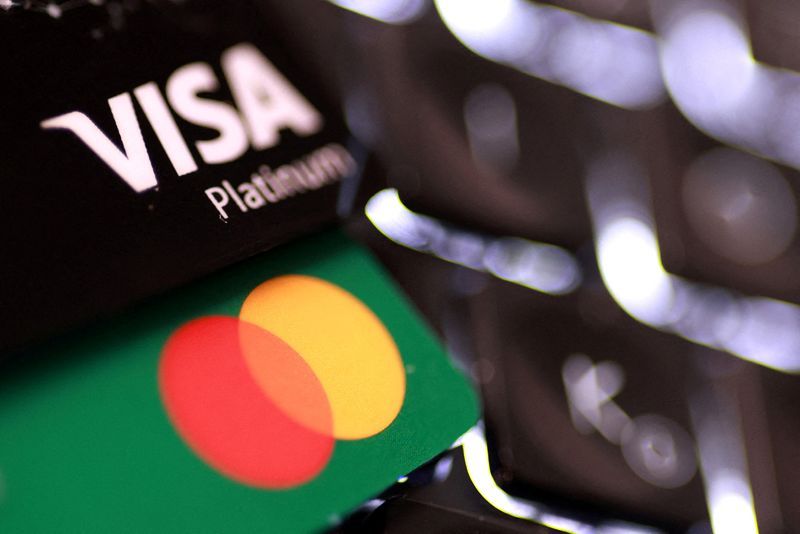 US judge OKs Visa, Mastercard $38 billion swipe fee settlement