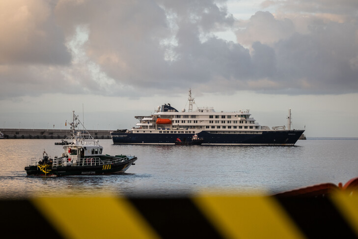 French passenger develops symptoms after evacuation from hantavirus-stricken cruise ship