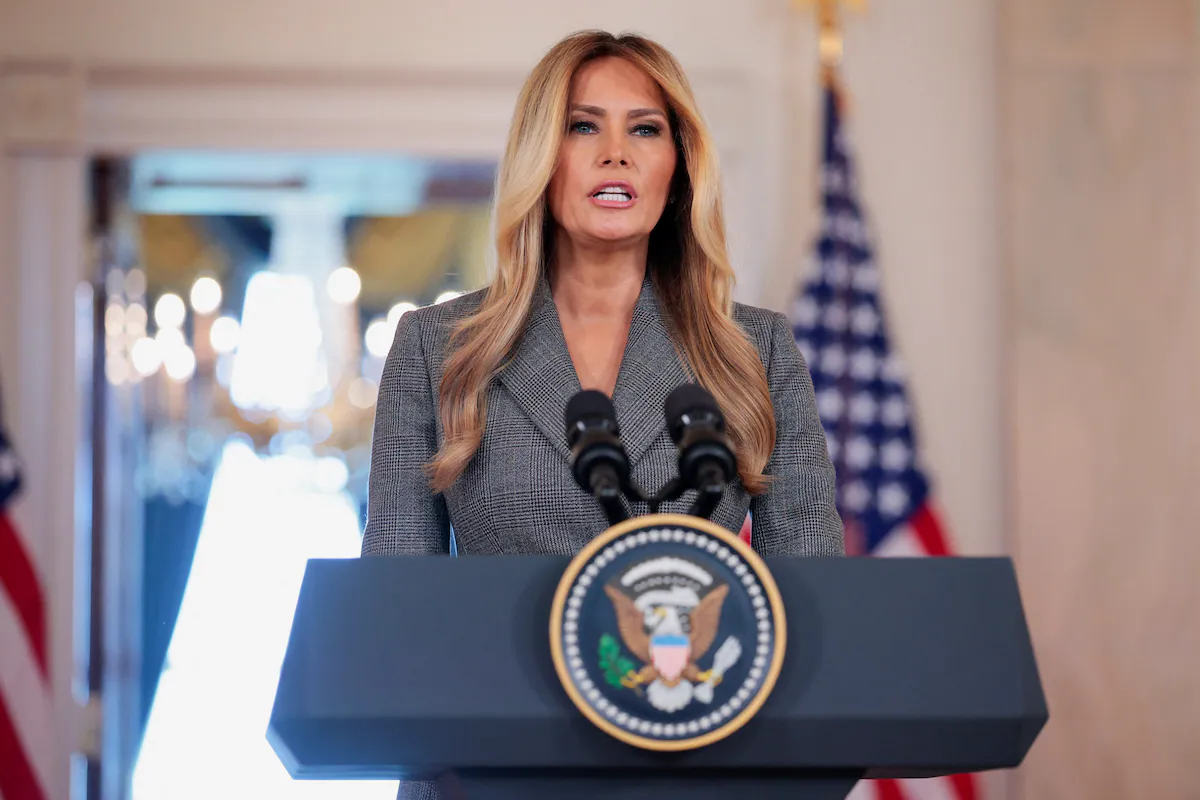 Melania Trump niega una relación cercana con Jeffrey Epstein: "Las mentiras que me vinculan con él deben terminar hoy mismo"