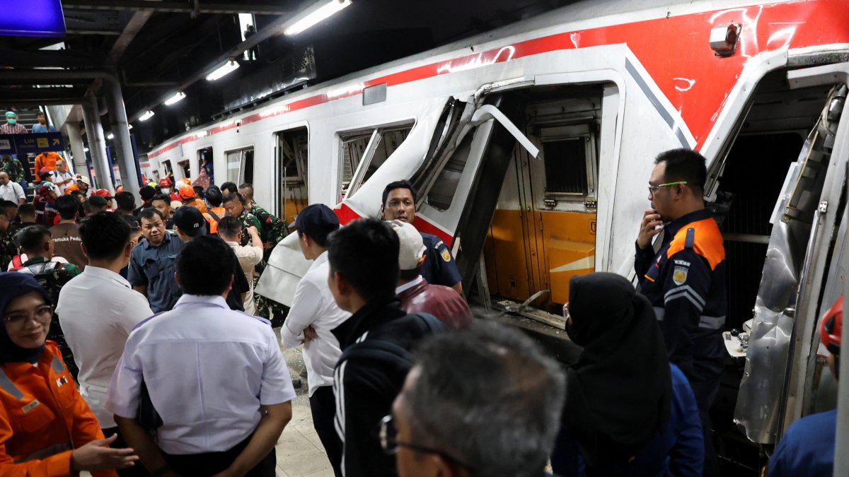 2 killed after trains collide outside Jakarta