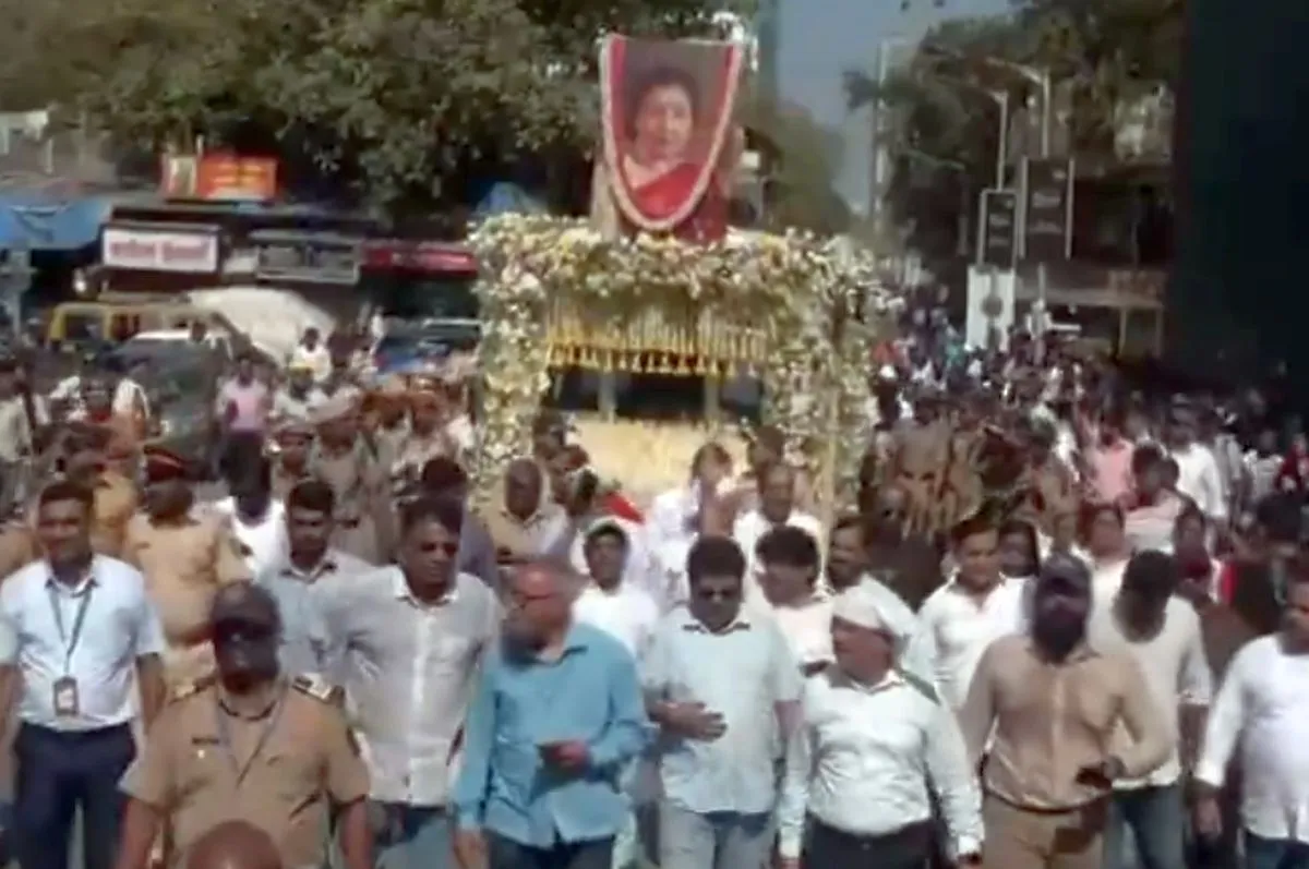 Huge crowds bid final farewell to Asha Bhosle