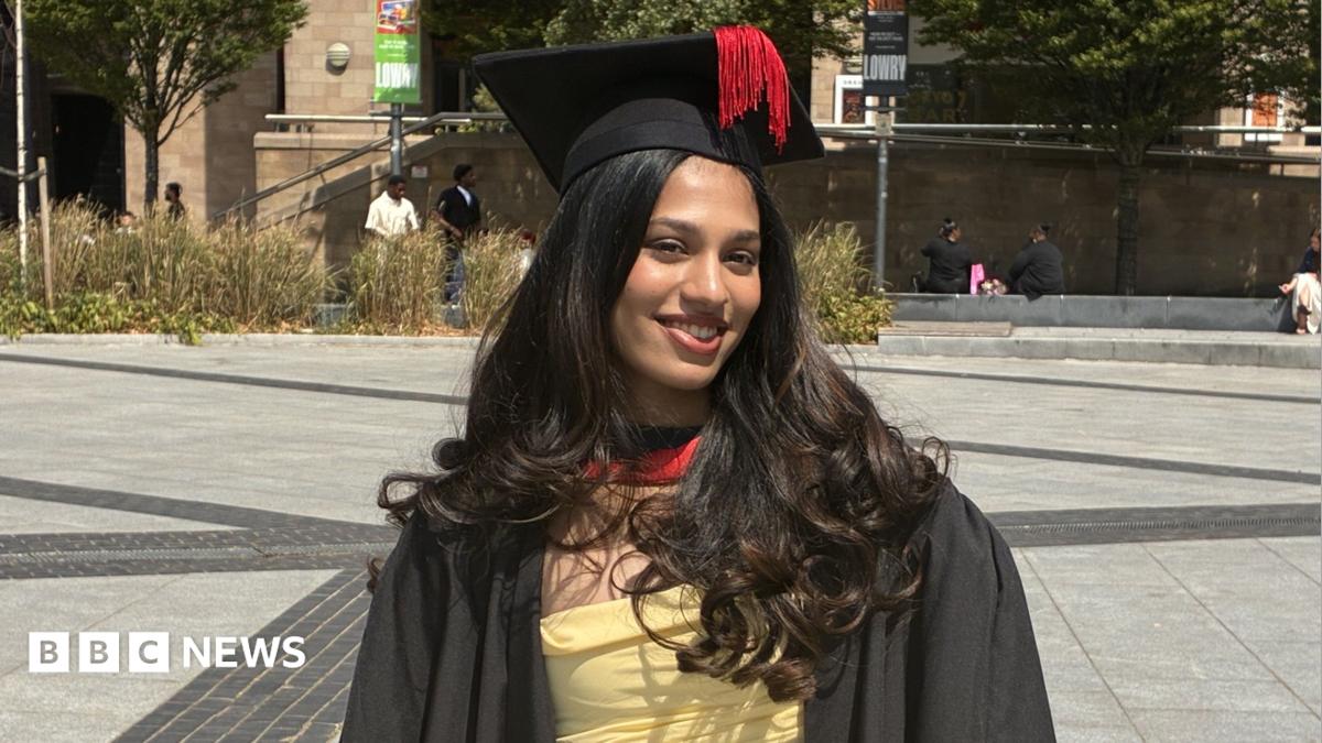 Students tell us how to keep graduation outfit costs down