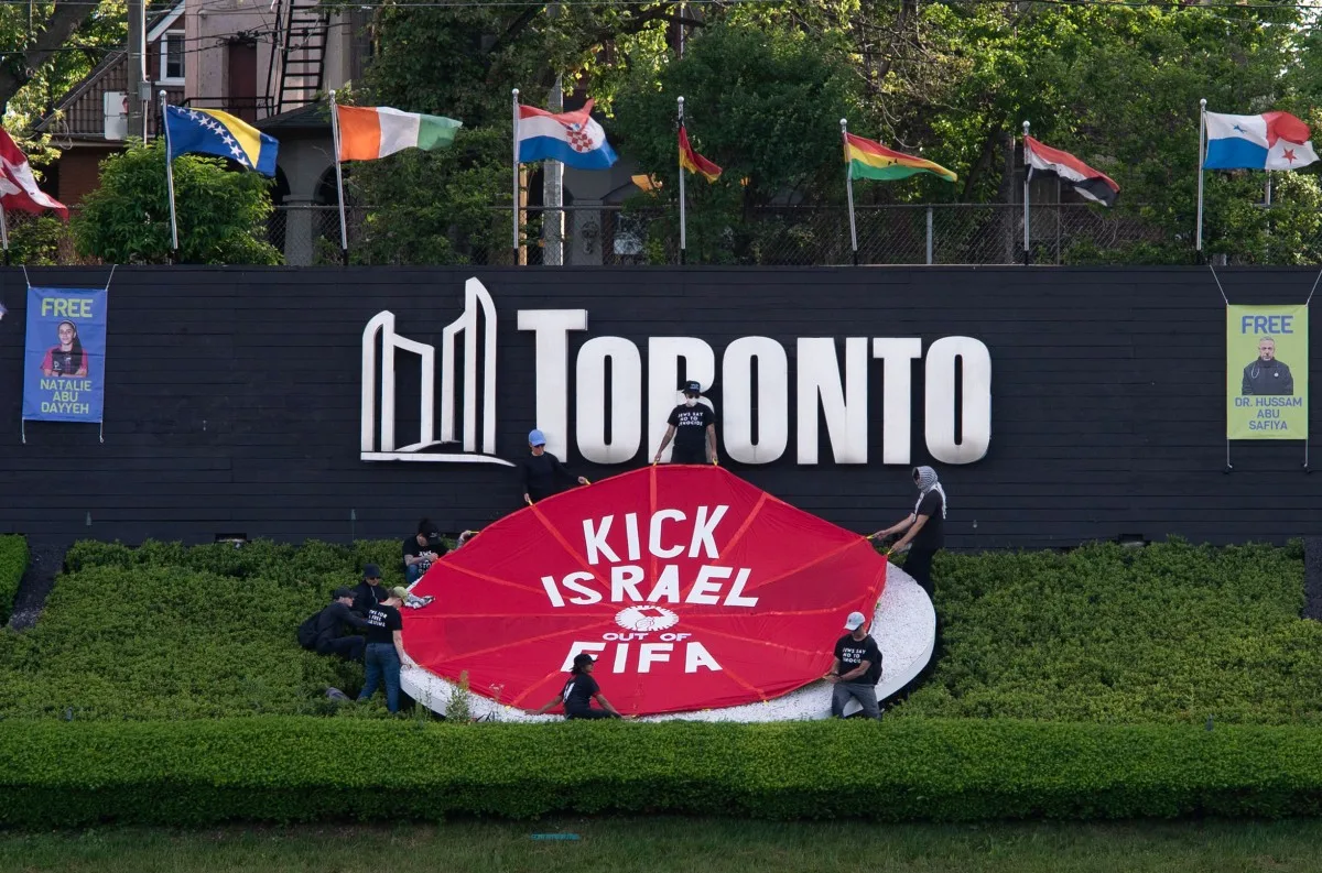 Torcedores da Bósnia e ativistas canadenses protestam por Palestina Livre na Copa do Mundo