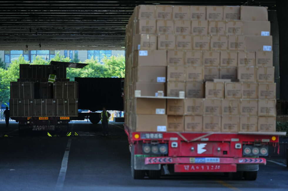 China's exports jump 19.4% in May from a year earlier, boosted by demand for autos and tech goods