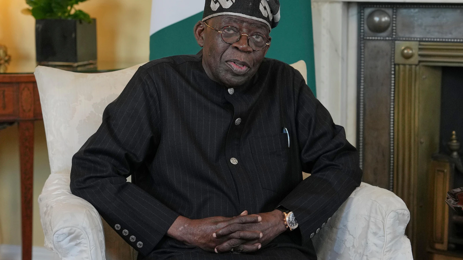 Nigeria charges 6 with tre ... 