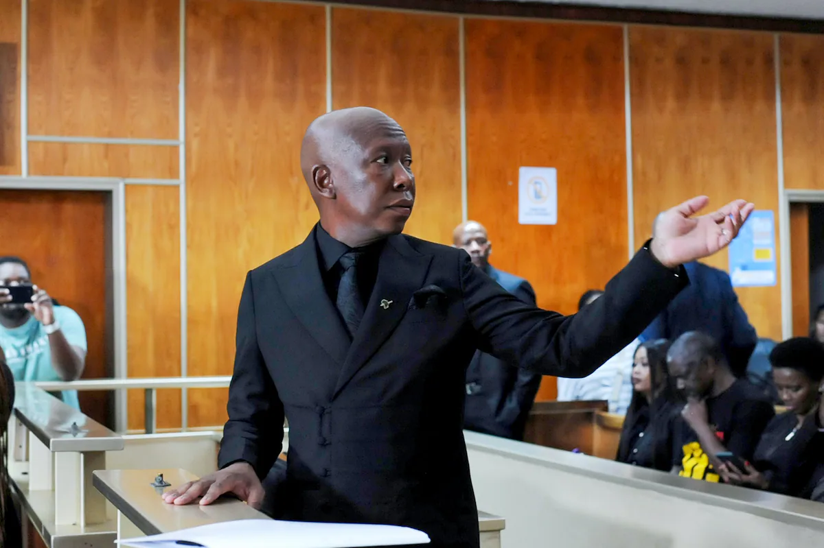 Un tribunal de Sudáfrica condena al opositor Julius Malema a cinco años de cárcel por disparar un rifle al aire en un mitin