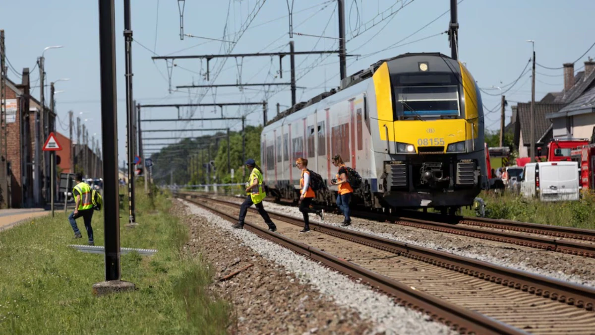 Train crashes into school minibus in Belgium's Buggenhout, 4 killed