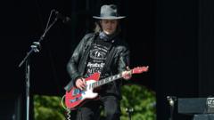 TRNSMT fans shake off Scotland loss in sun-soaked Fratellis sing-a-long