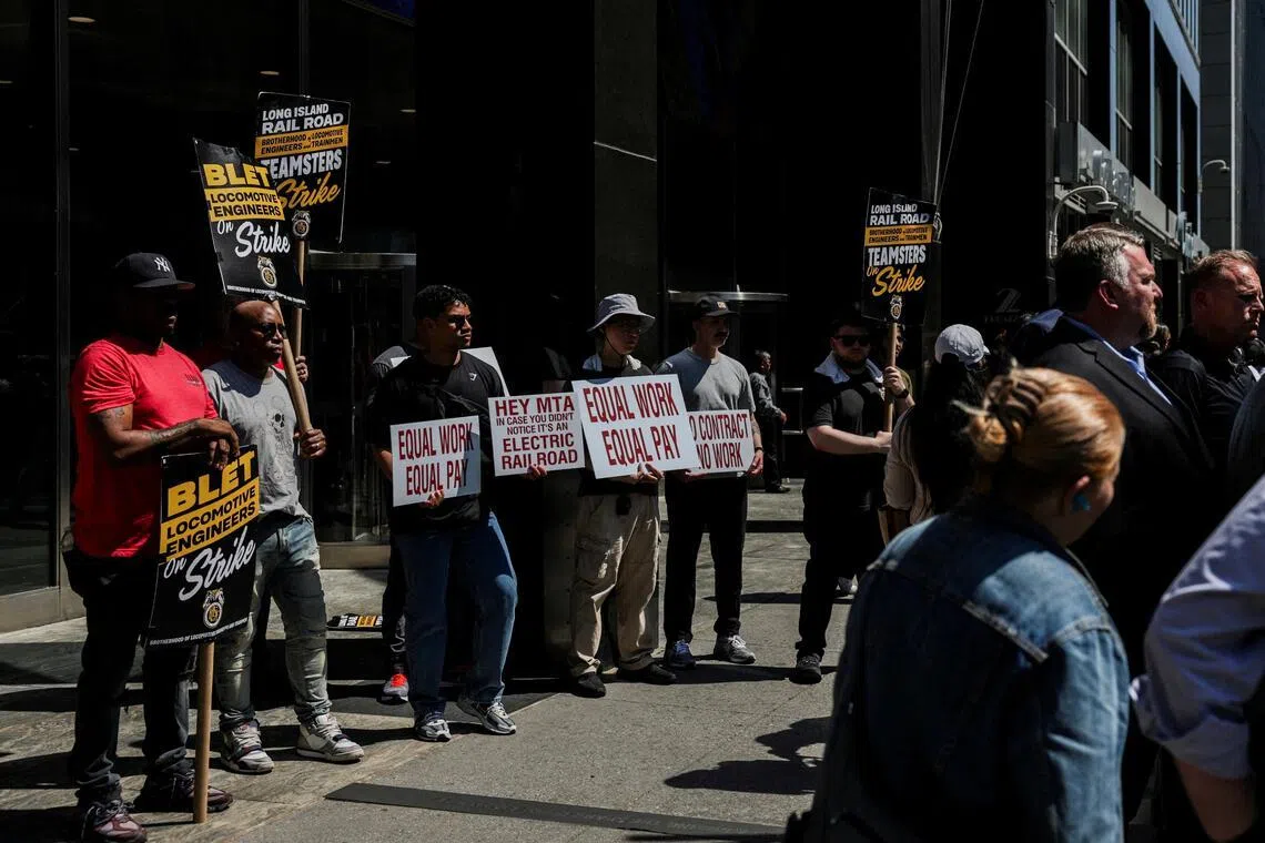 Workers on New York commuter rail end their strike after wage deal