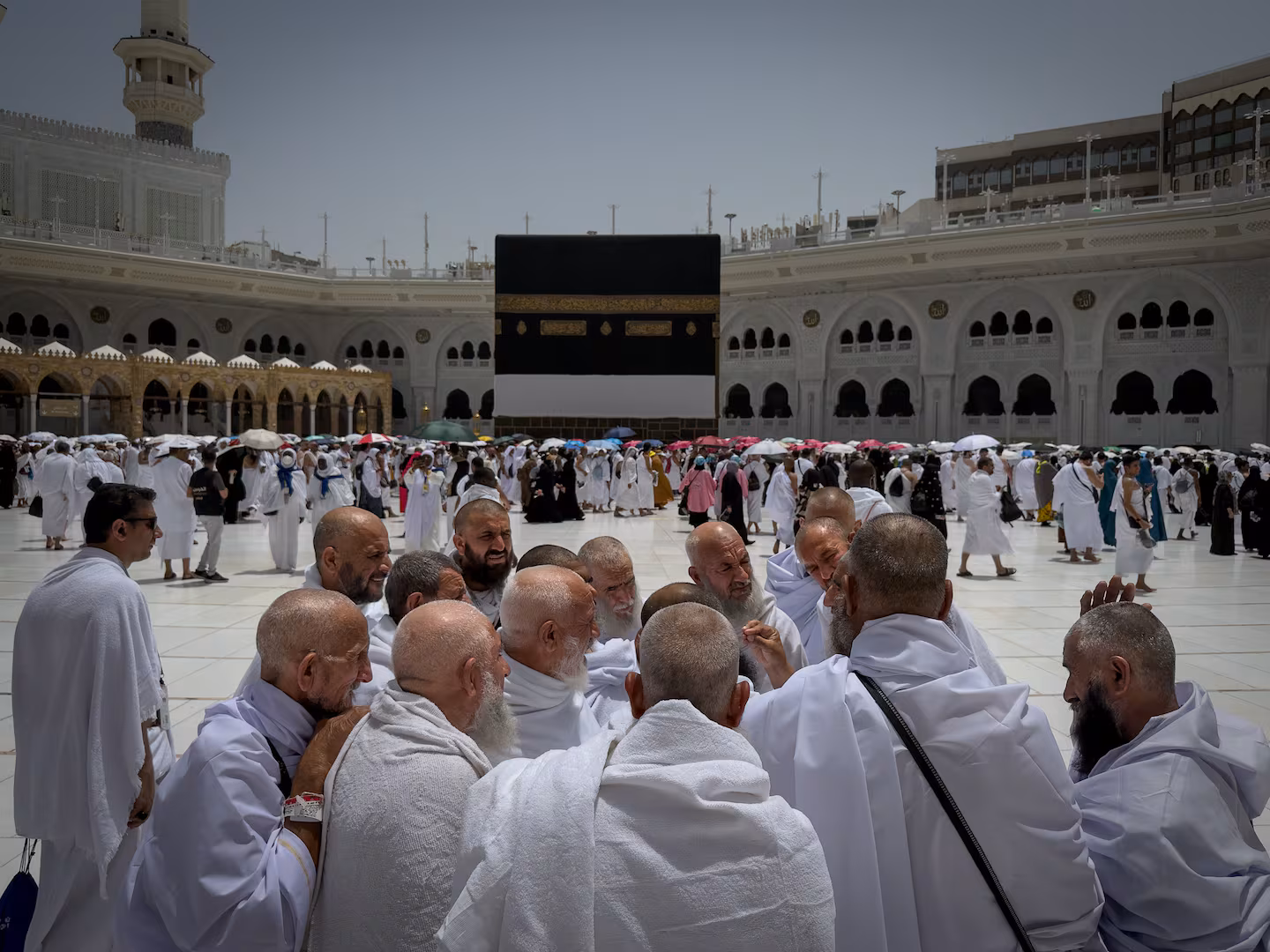 Muslims begin the annual H ...  pilgrimage in sweltering heat against ... 