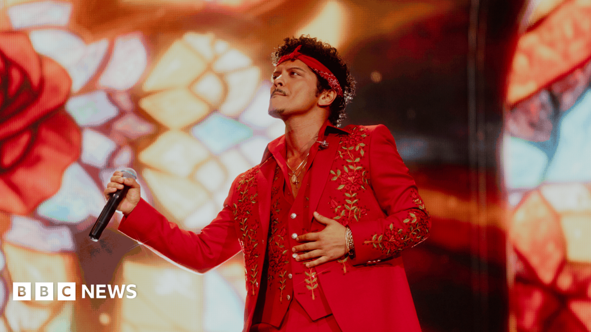 Bruno Mars has an unexpected opening before Wembley party starts