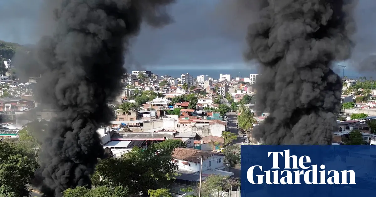 Violence erupts in Mexico after security forces kill cartel leader 'El Mencho' - video