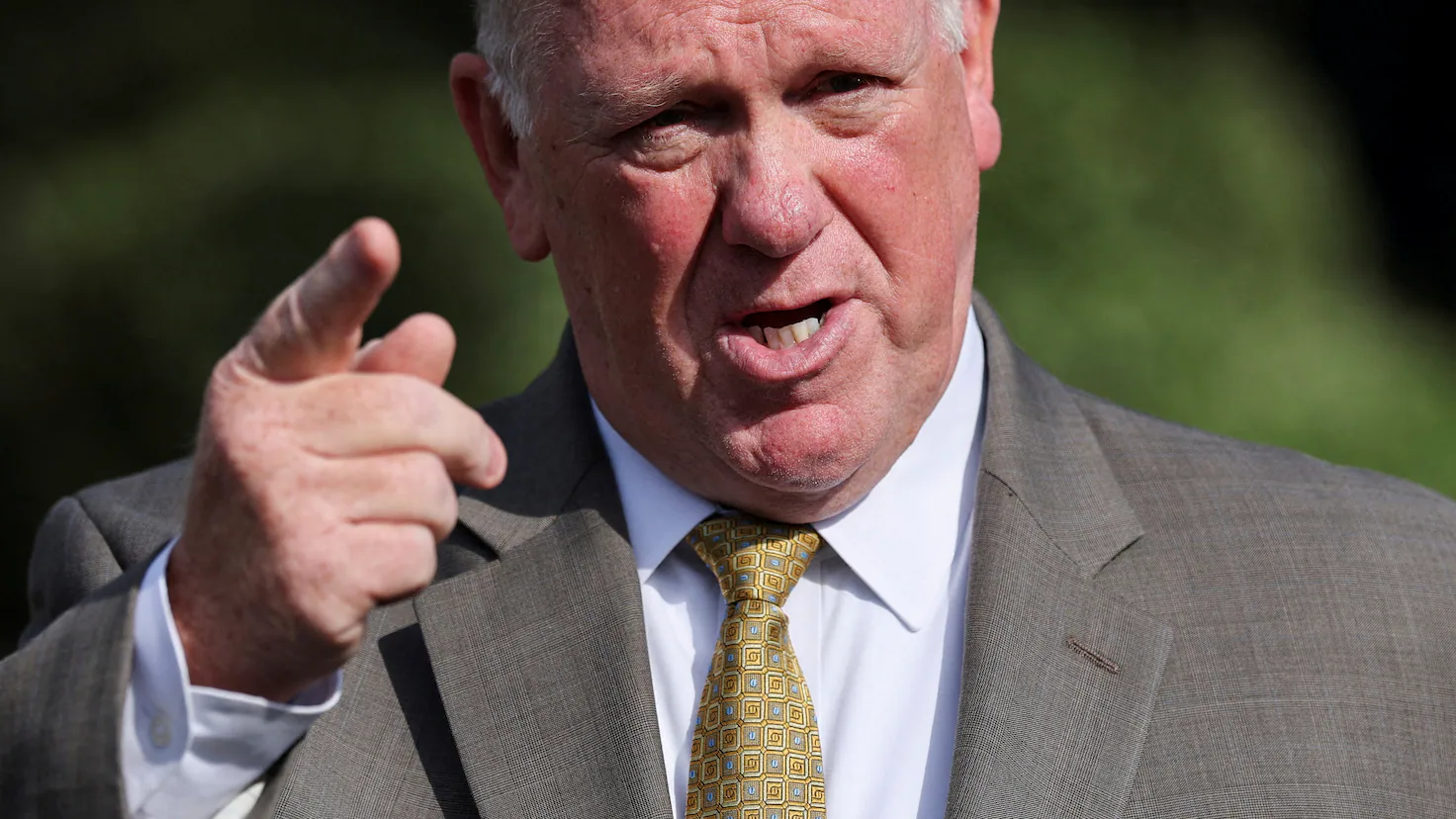 Confirmado: Trump enviará agentes del ICE a los aeropuertos este lunes bajo el liderazgo de Tom Homan