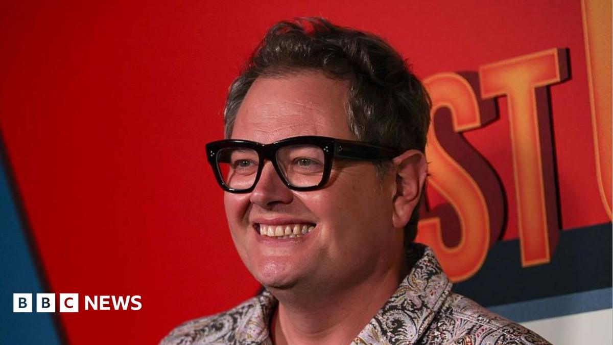 Alan Carr lodges plans to turn castle potting shed into café