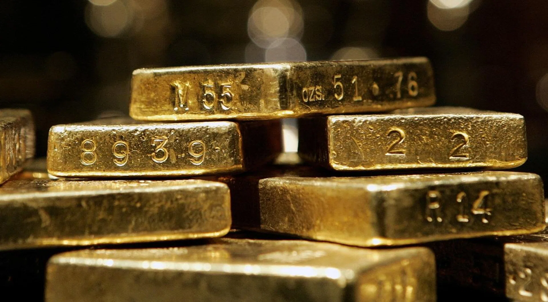 Gold falls from three-week high as dollar firms