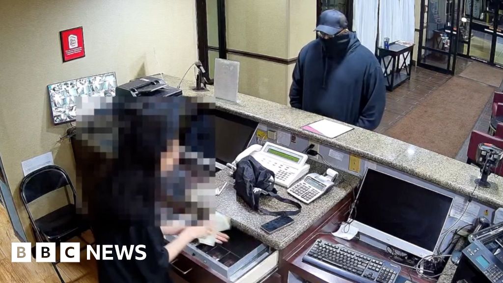 Polite thief thanks clerk after Ohio hotel robbery