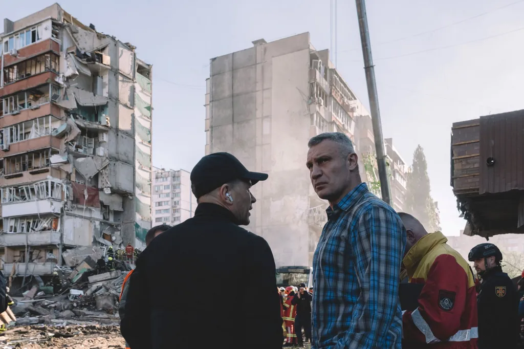 Rescuers pull dead from rubble of Kyiv flats after massive Russian strikes