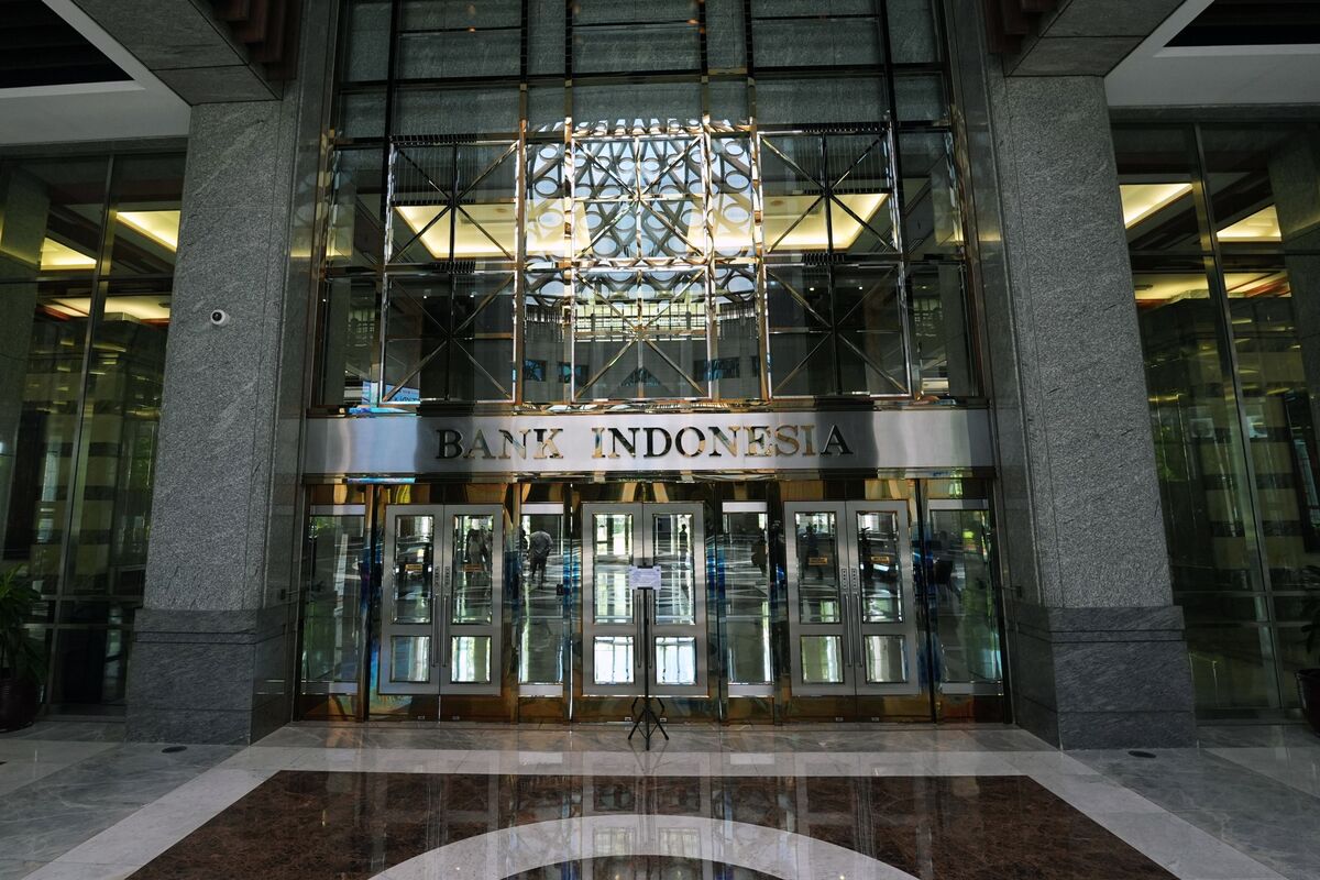 Bank Indonesia Surprises Markets With Half-Point Rate Hike