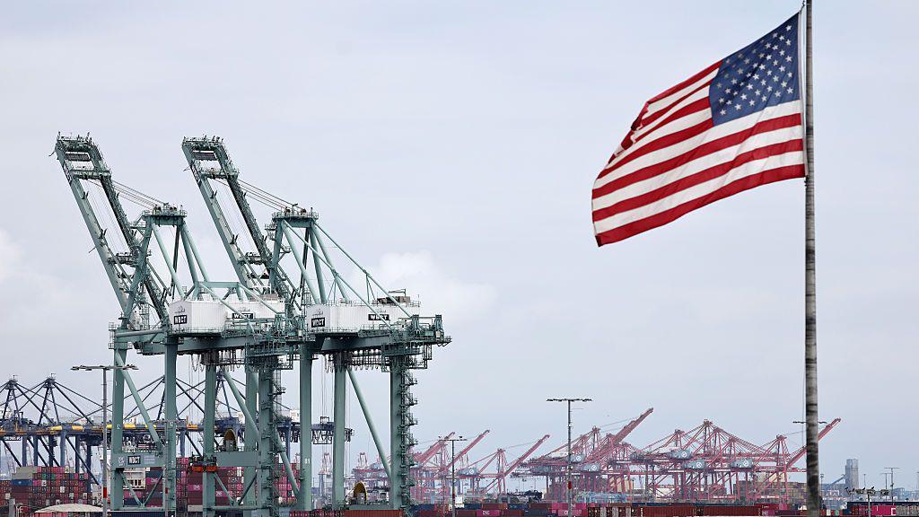 Trump's new global tariff comes into effect at 10%