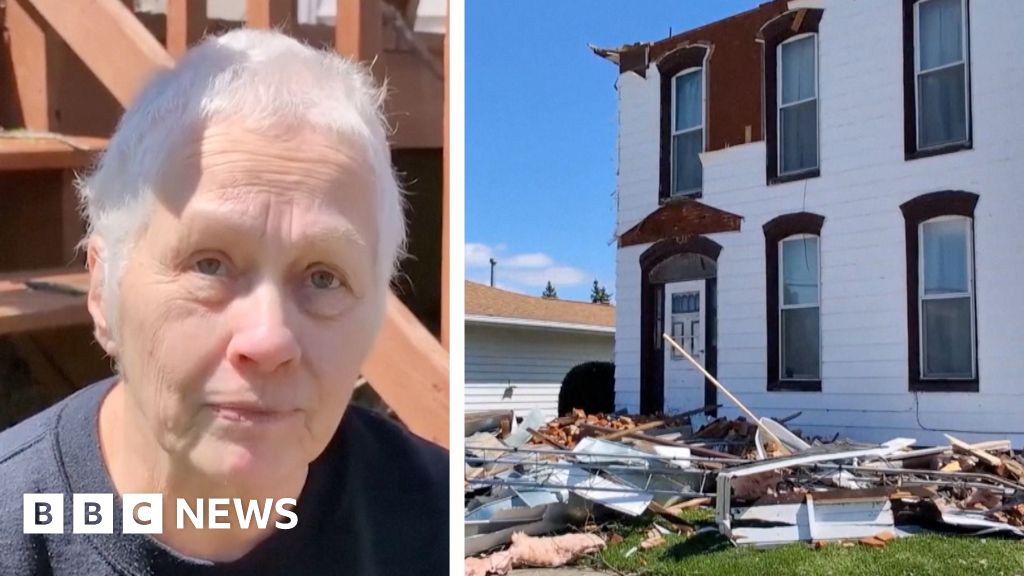 Widespread damage as storm spreads through midwestern US