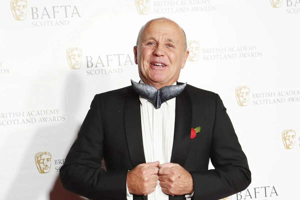 ‘True pioneer’ wildlife cameraman Doug Allan dies aged 74