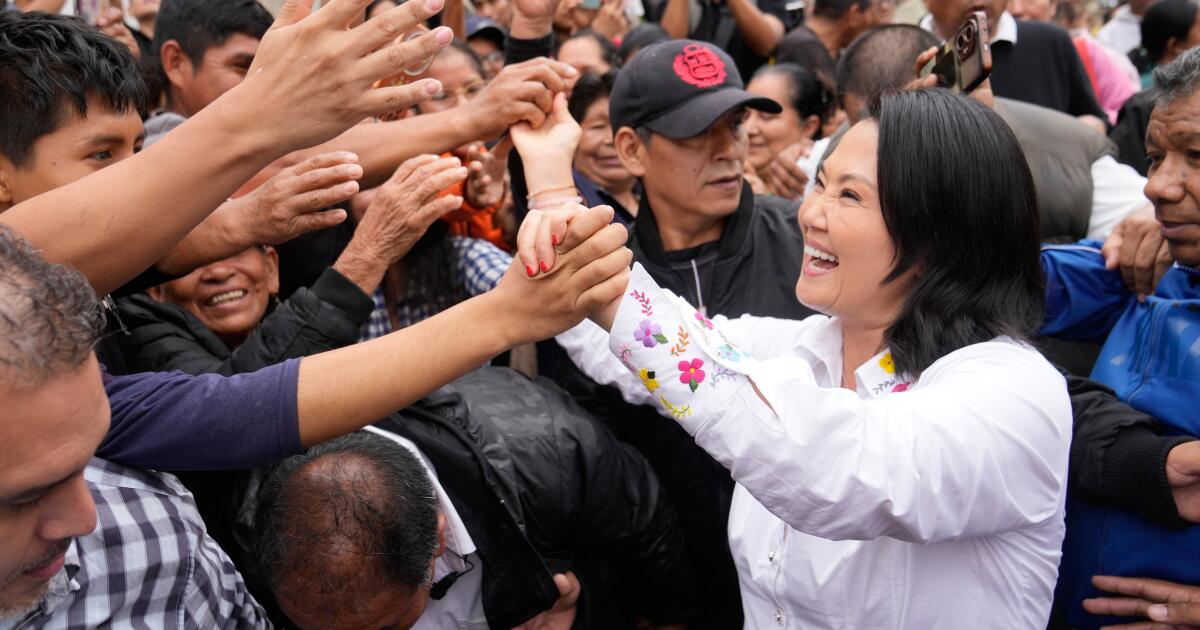 Fujimori and nationalist Sánchez virtually tied as vote count continues in Peru