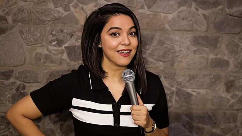 Golpe com drogas em encomenda prende comediante indiano