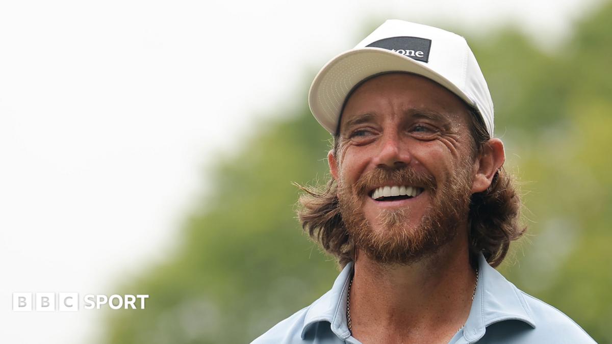 Fleetwood in contention as Lee leads Tour Championship