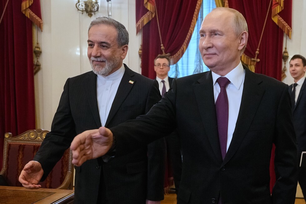 Iran offers to end chokehold on Strait of Hormuz and asks US to end blockade, officials say
