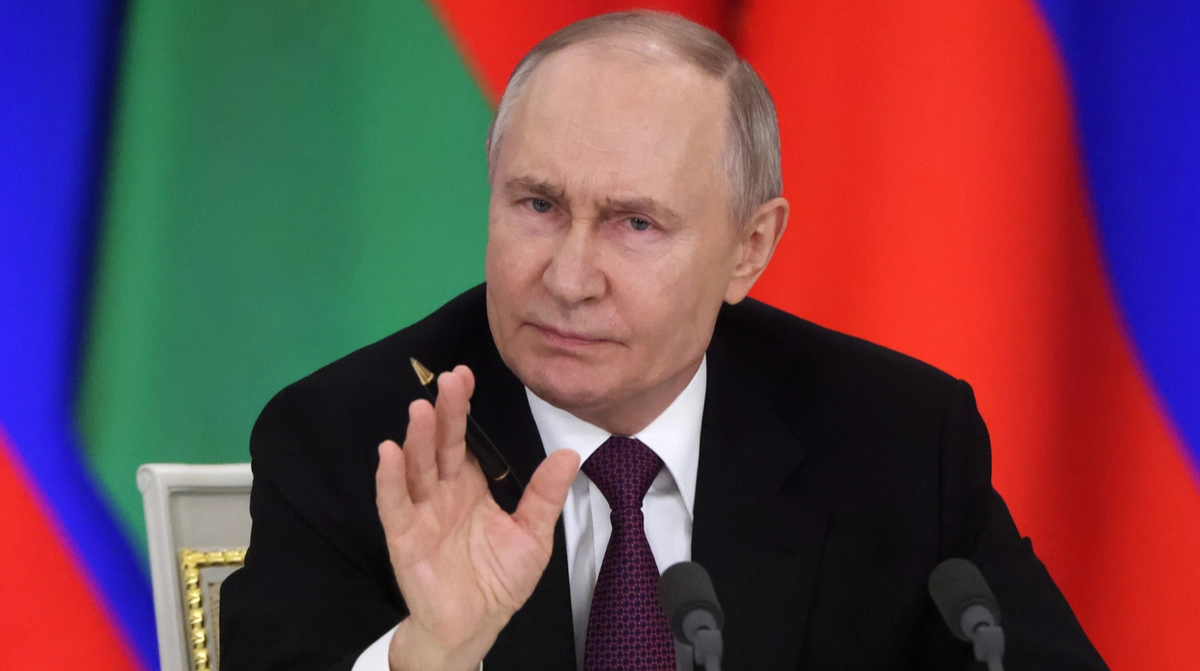 Putin's approval rating has fallen for seventh consecutive week, Russian state polling institution says