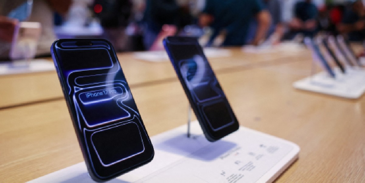 Apple shares rise as iPhone 17 and MacBook Neo drive forecast