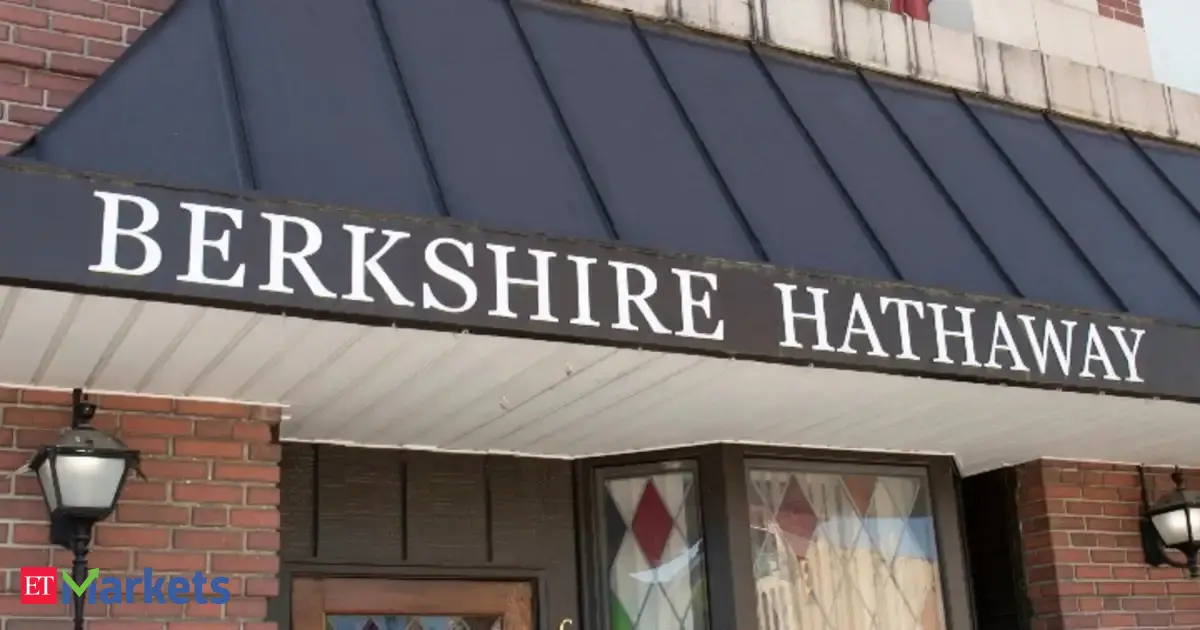 Berkshire Hathaway profit rises despite consumer stress, cash sets record