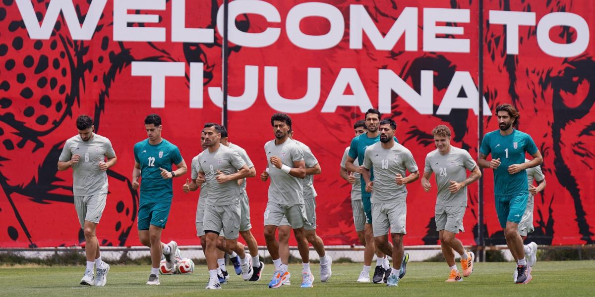 Irán realiza su primer entrenamiento abierto en la concentración de Tijuana