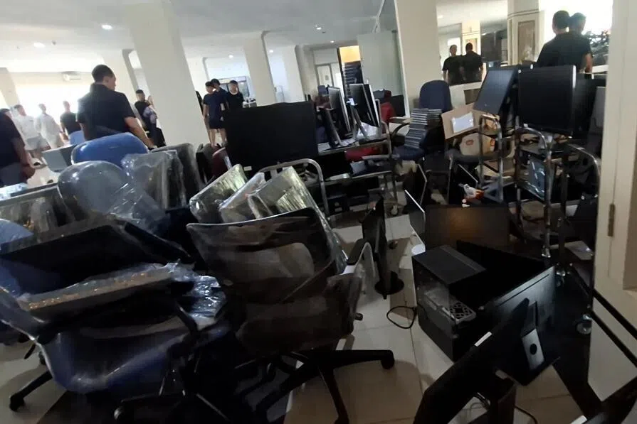 Hundreds of foreigners nabbed at scam centre in Batam