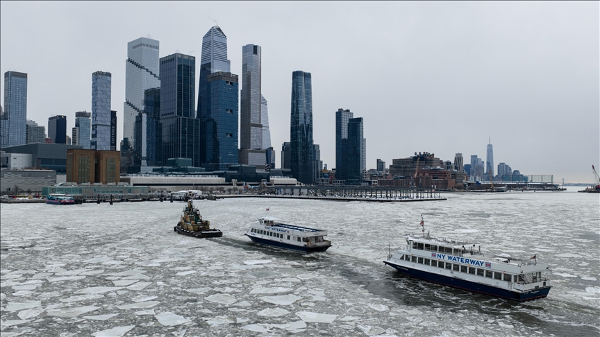 Powerful winter storm slams Northeastern US, leaving over half a million people without power