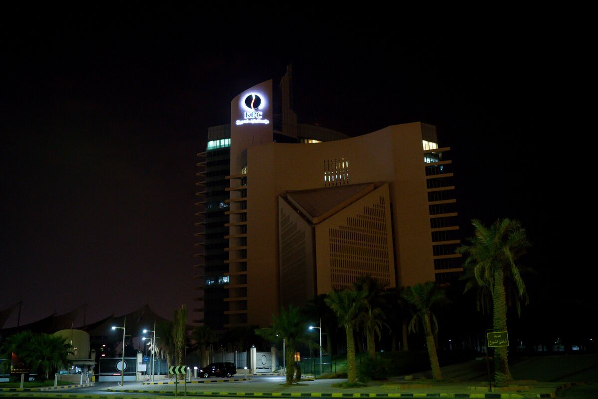 Kuwaiti Oil Headquarters Set Ablaze by Iranian Drone Strike