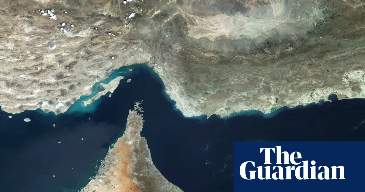 How could US forcibly reopen strait of Hormuz and what are the risks?