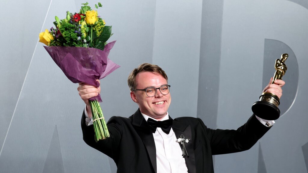 Director's Oscar goes missing after TSA declares it too dangerous to fly with