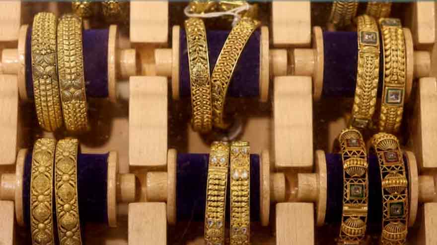 Gold steadies with MidEast conflict in focus after Trump pauses strike