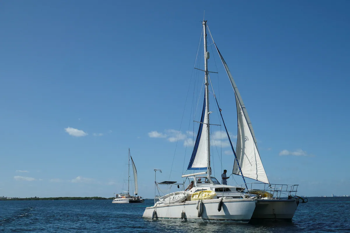 La Marina localiza cerca de La Habana a los dos veleros perdidos en el Caribe