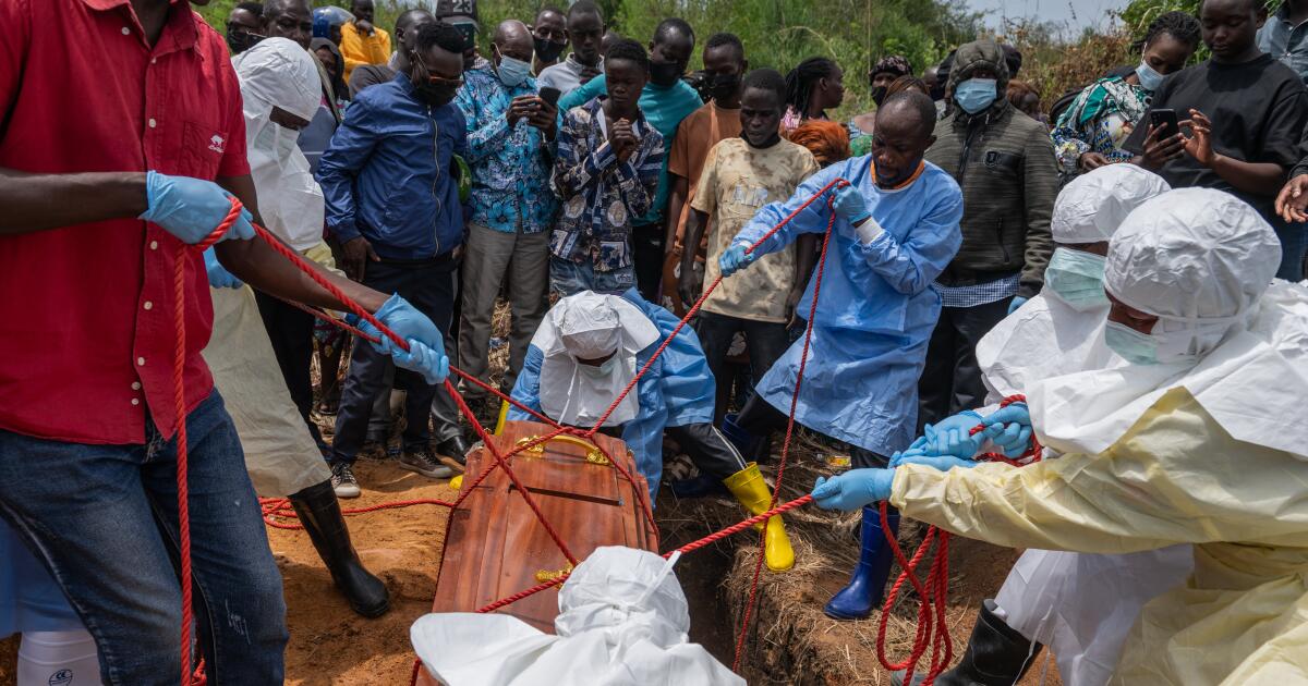 Suspected Ebola cases in Congo climb past 900, with 119 deaths, authorities say