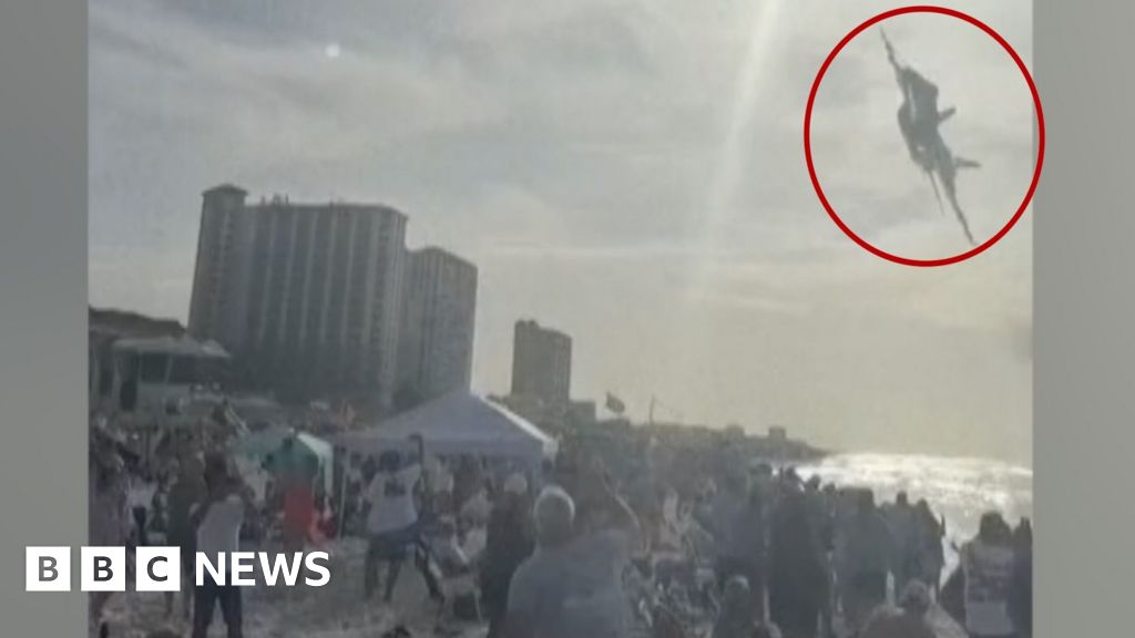 Moment US Navy jet stuns packed Florida beach with low flypast