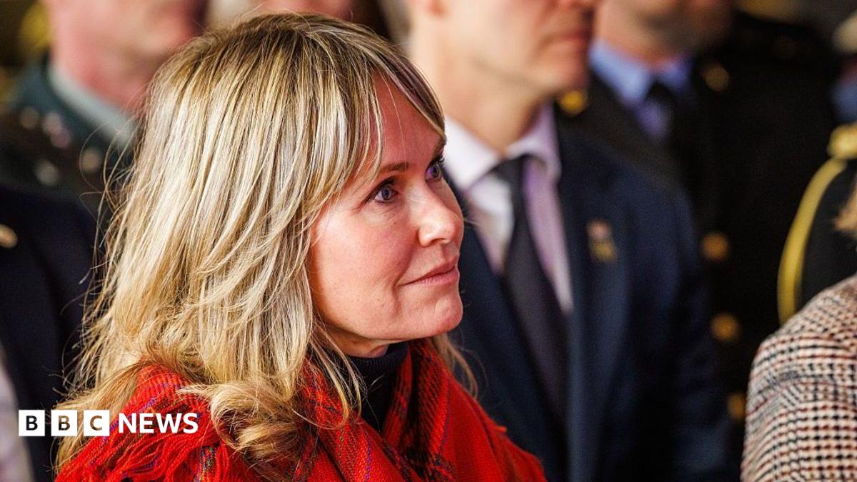 Oslo mayor calls off wedding ceremony after death of Norway's king