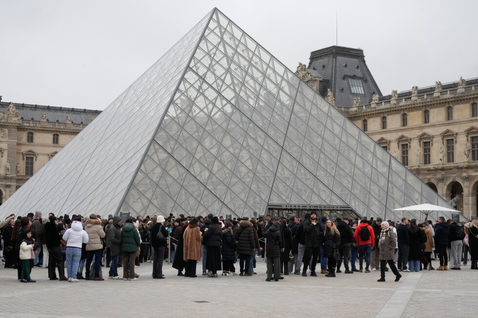 Louvre Museum director resigns in the wake of October's brazen French crown jewels heist
