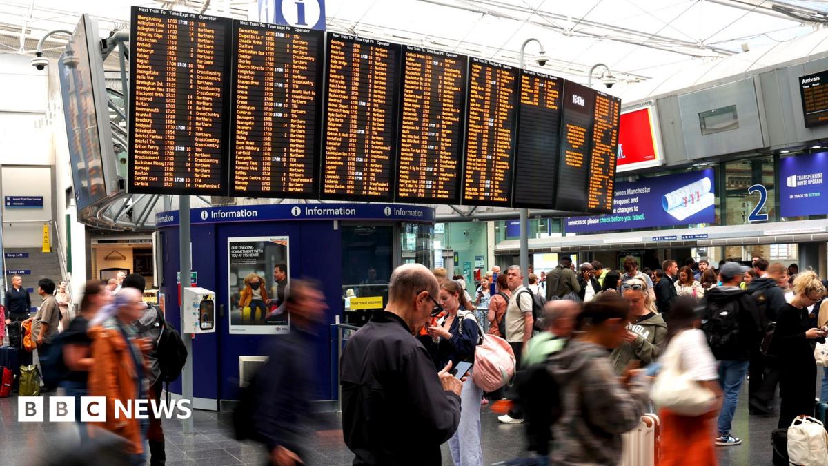 How a 90-second power outage sparked  chaos for rail commuters