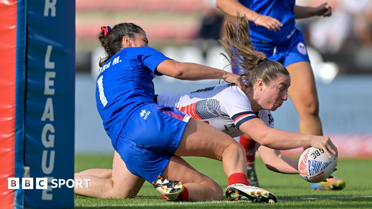 England women cruise past France