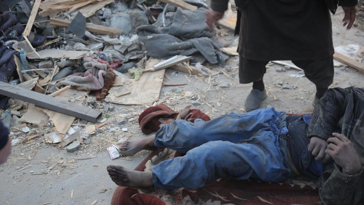 Al menos 400 muertos y 250 heridos en el bombardeo de Pakistán contra un hospital de Kabul