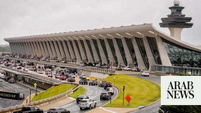 US extends Ebola travel ban to Green Card holders